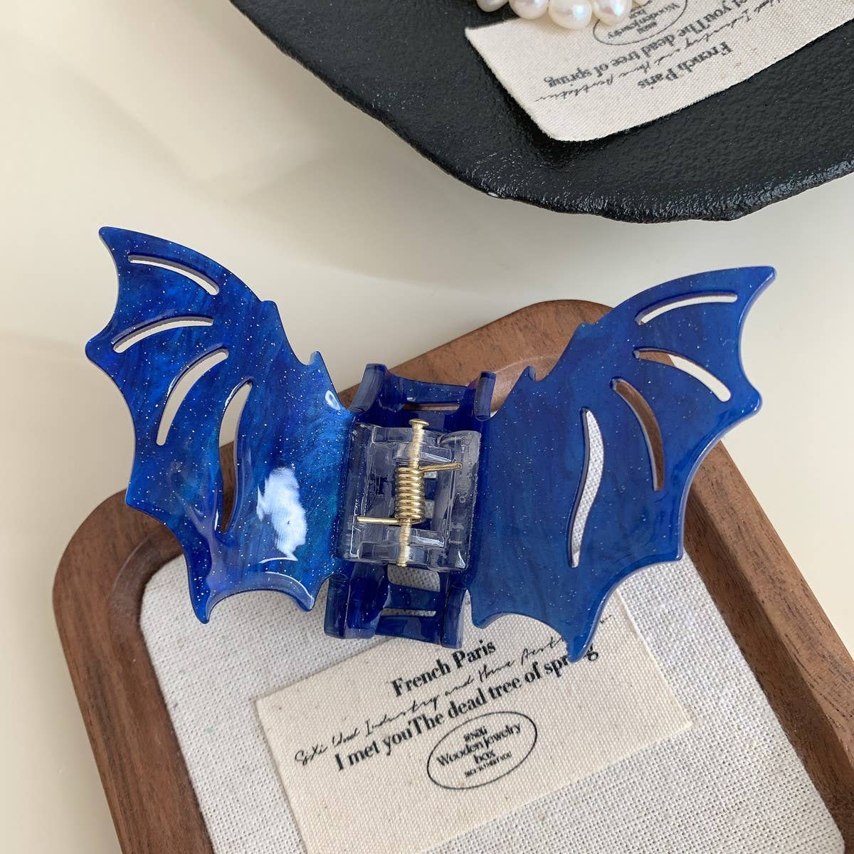 CWAHA07706_HALLOWEEN BAT WING CLAW HAIR CLIP