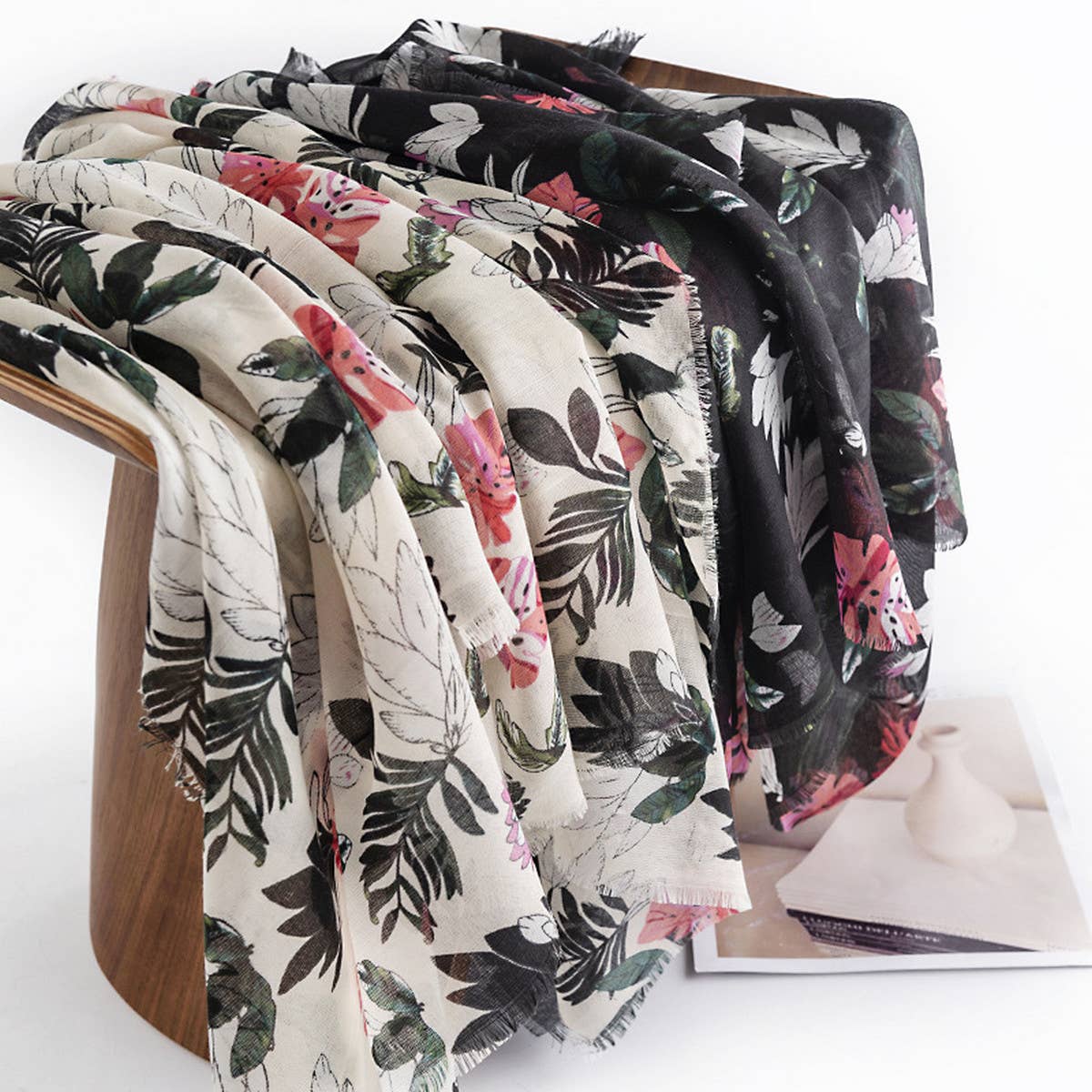 RETRO FASHION PRINTED SCARF_CWASC0482
