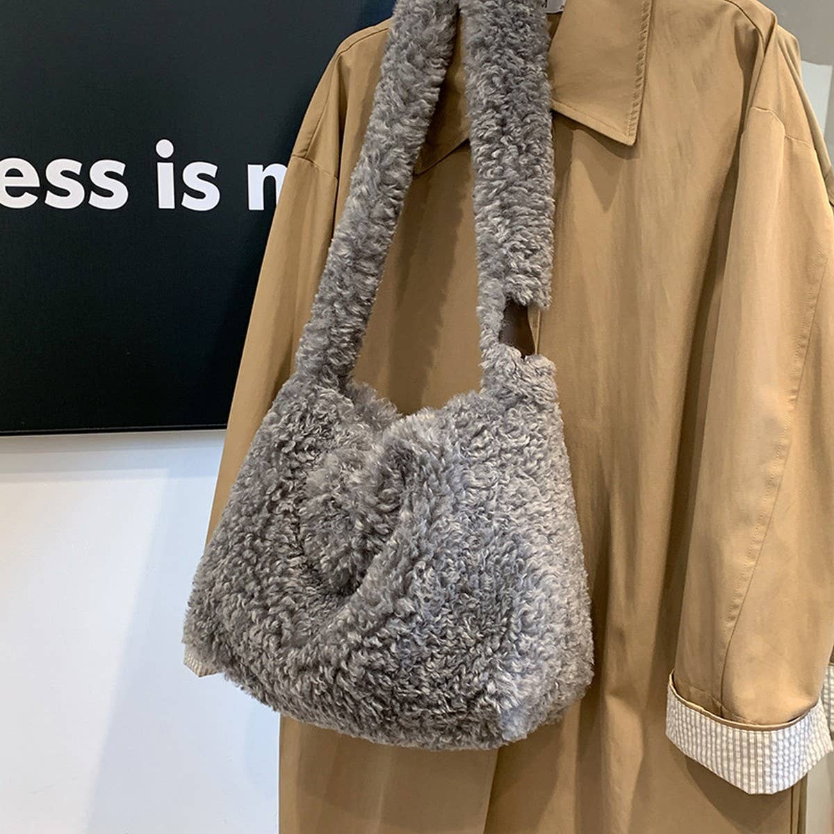 WINTER IMITATION LAMBSWOOL SHOULDER PLUSH BAG_CWAB4010
