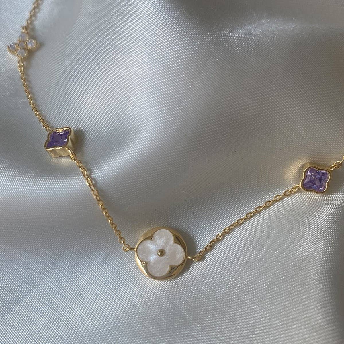 Four-leaf clover snowflake zircon necklace
