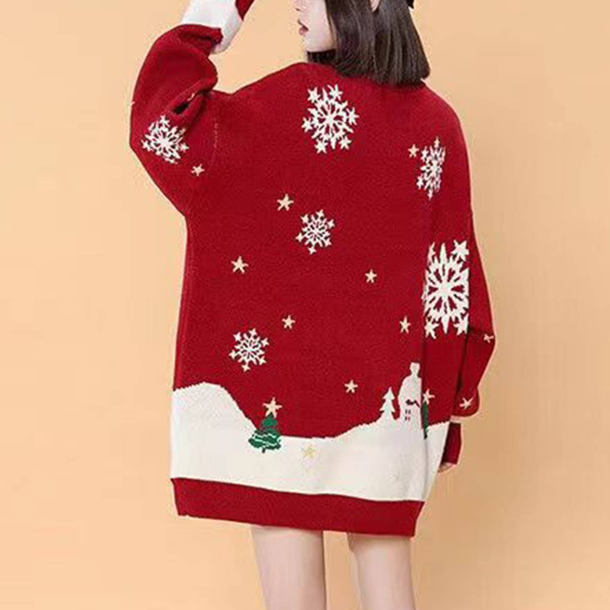 Christmas-themed round-neck knitted sweater