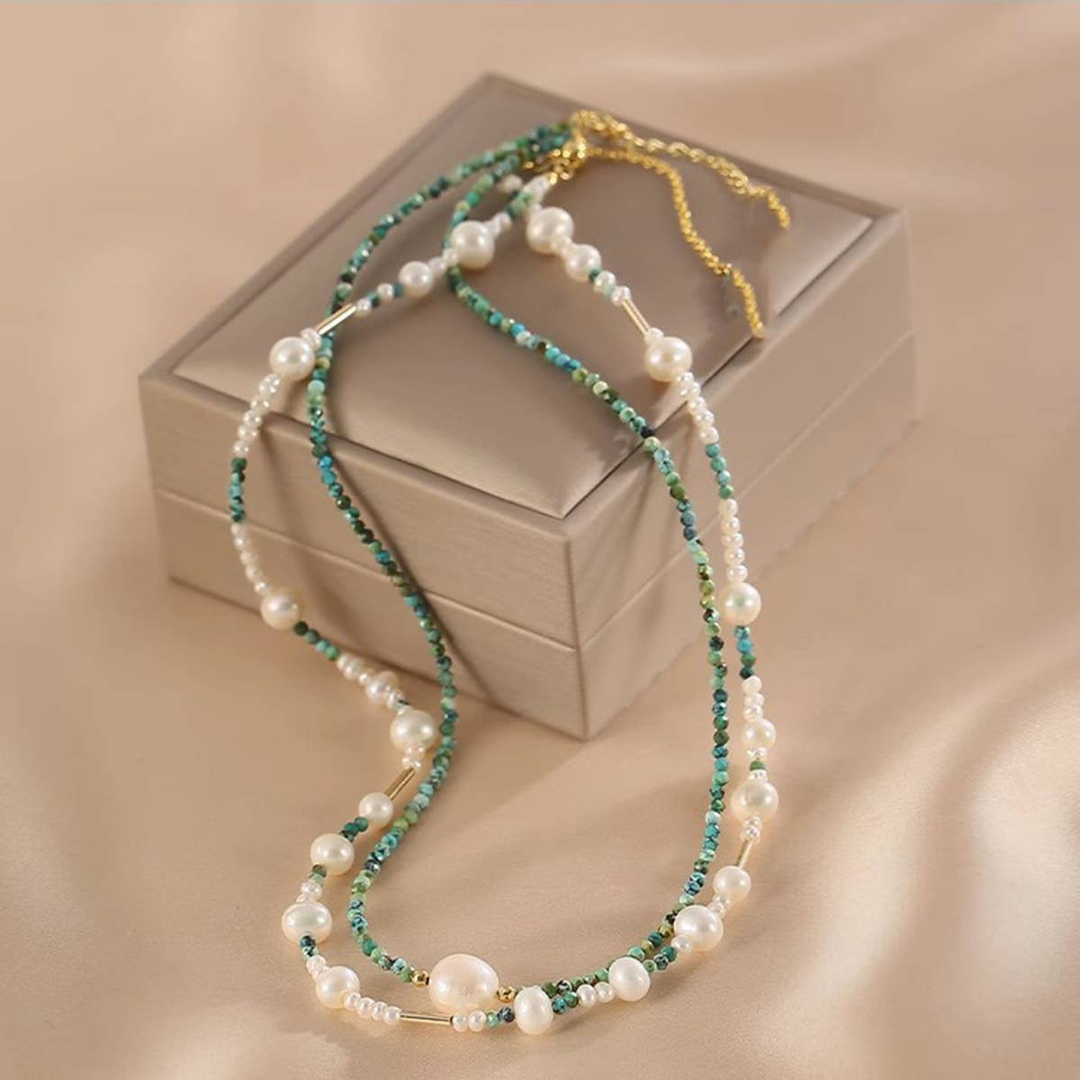 Double-layered pearl collarbone chain