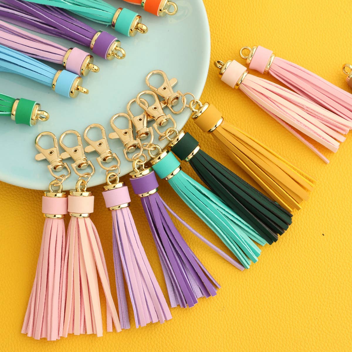 TASSEL LEATHER KEYCHAIN ACCESSORY