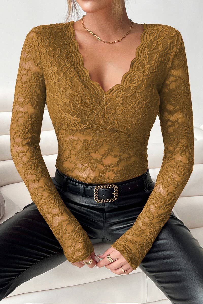 CWTBLL3463_SOLID COLOR V-NECK SCALLOPED NECK LACE TOP