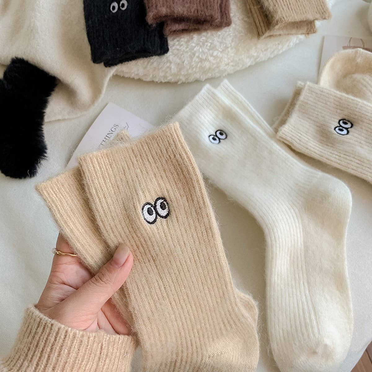 MID-TUBE SMALL EYE THICK WARM STACKED SOCKS