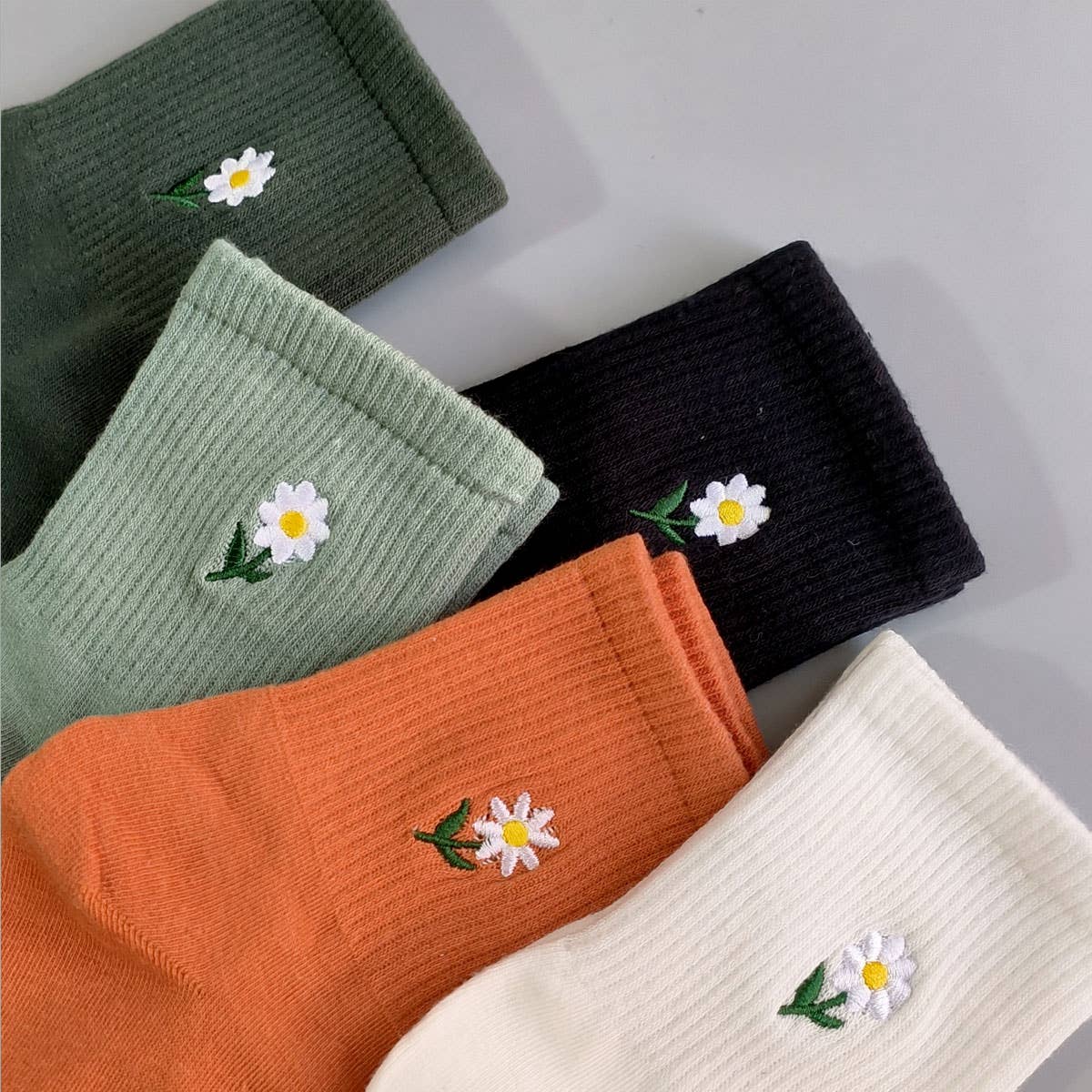 Solid Color Daisy Socks, Cotton Mid-Calf Style_CWMS088