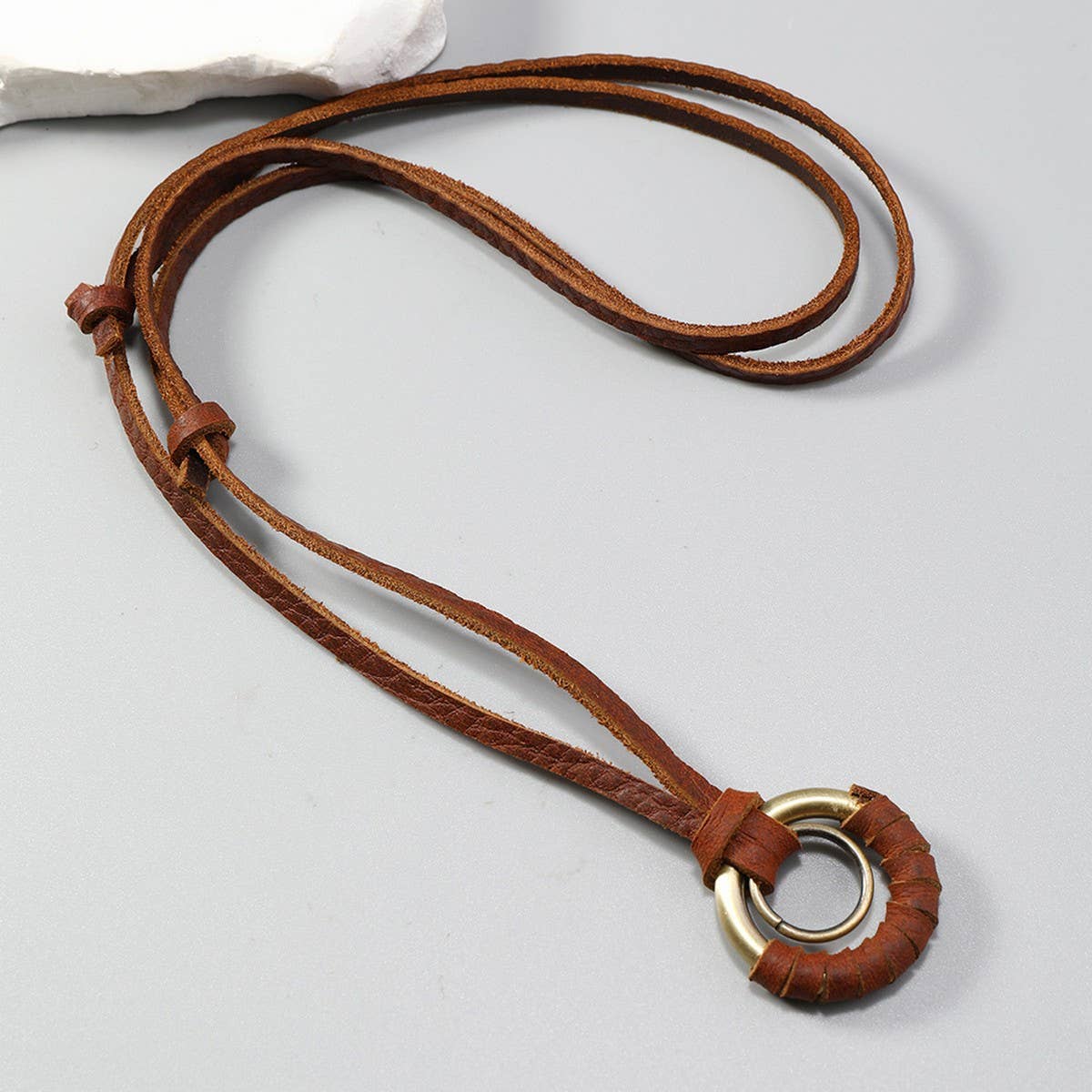 SIMPLE DOUBLE CIRCLE PENDANT COWHIDE NECKLACE_CWMM4607