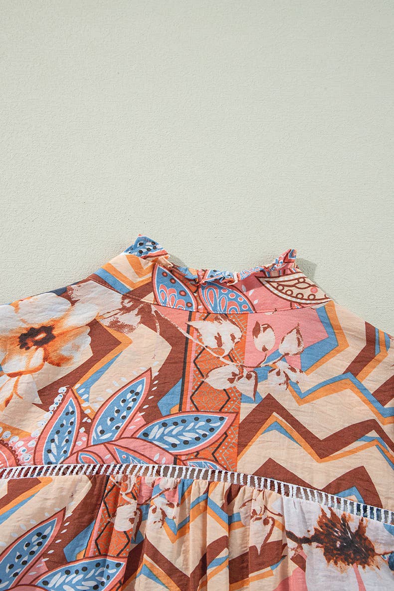 COMMUTER WITH LOOSE FLORAL PRINT BLOUSE LADY