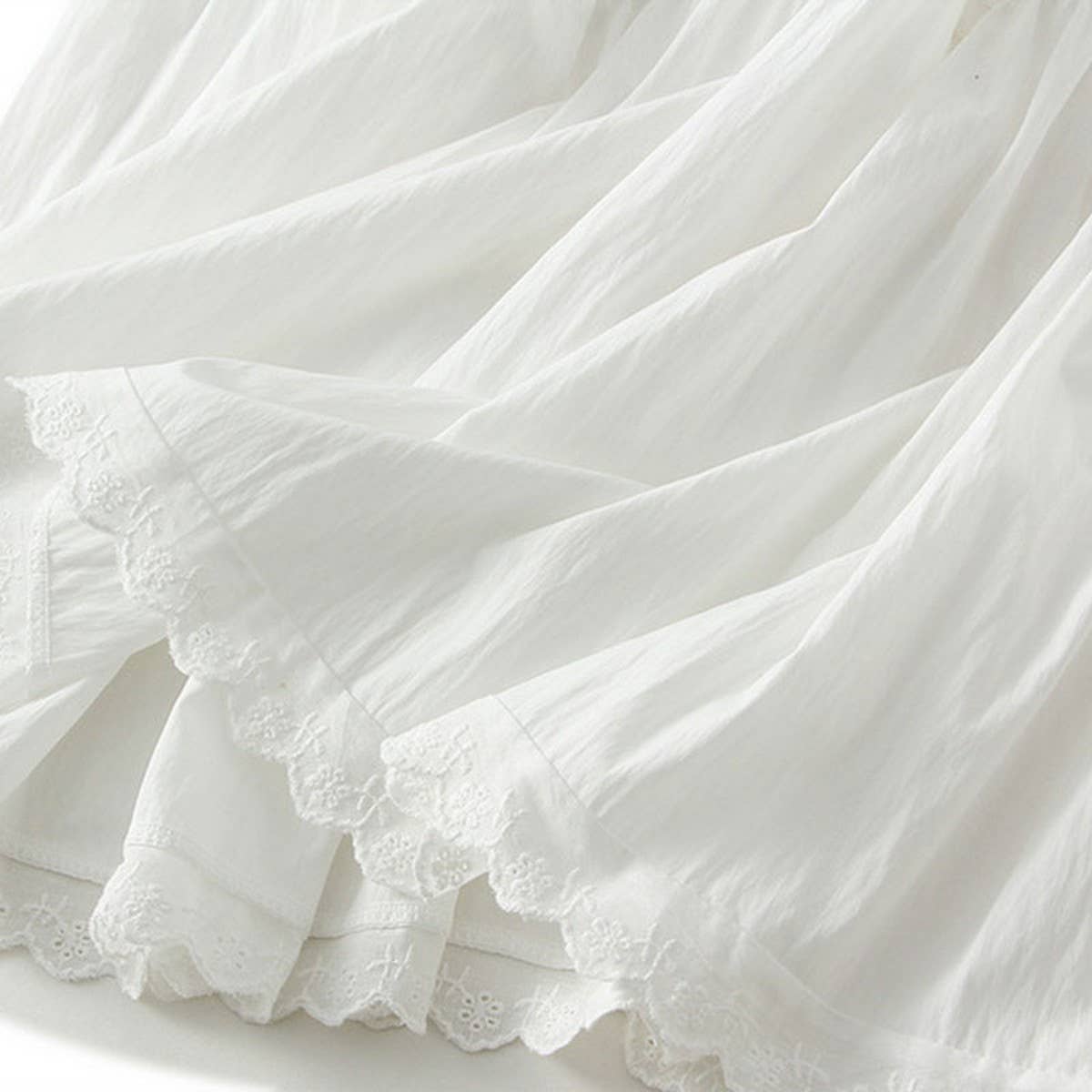 SWEET MIDI SKIRT WITH LACE TRIM