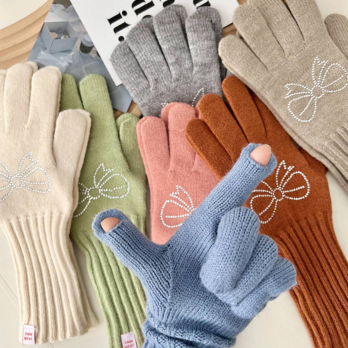 RHINESTONE BOW TOUCH SCREEN FIVE-FINGER GLOVES_CWAG0141