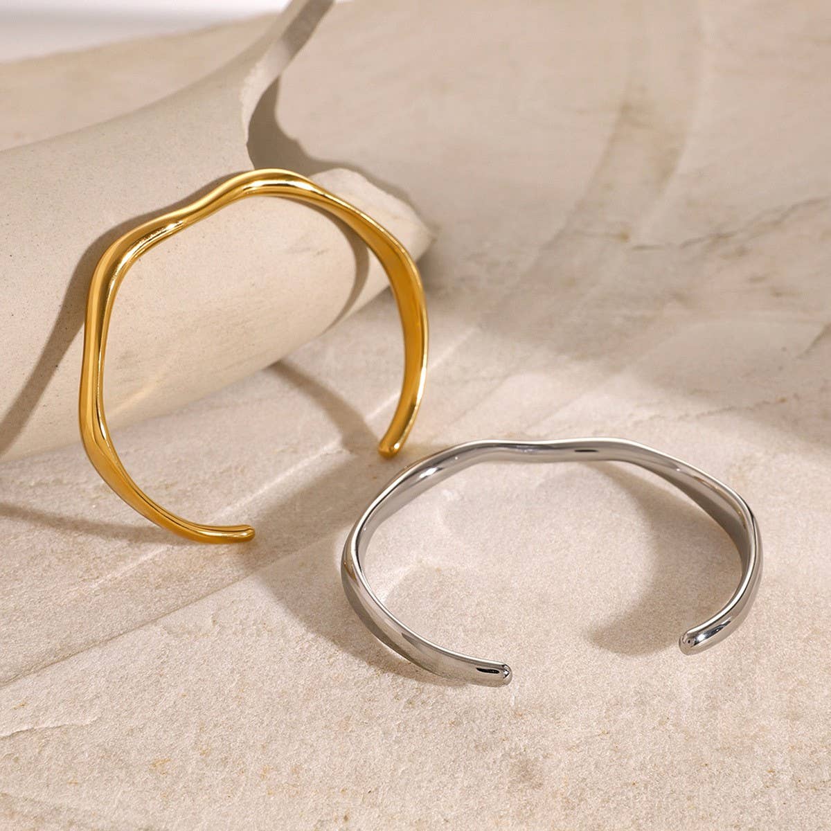 18K Gold Wavy Open Cuff in Stainless Steel_CWAJE4647