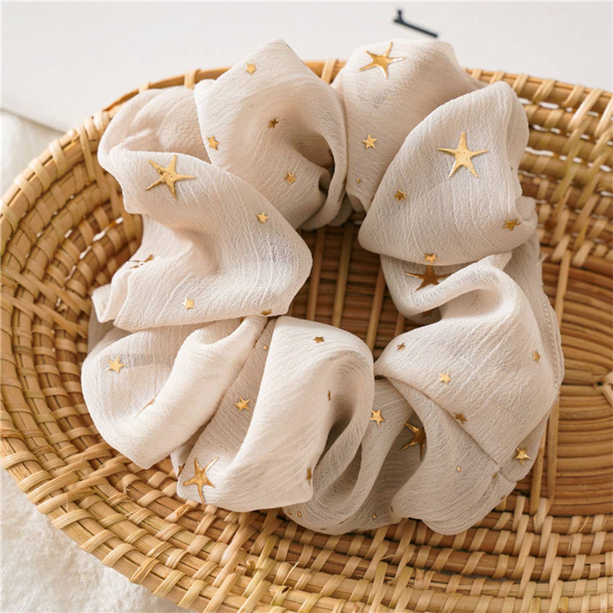 GOLDEN STAR PRINT SCRUNCHIES_CWAHA0350