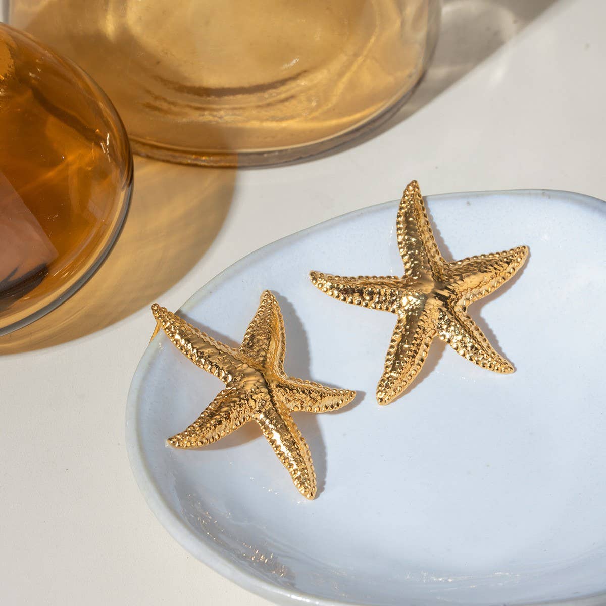 OCEAN SHELL 18K GOLD STAINLESS STEEL EARRINGS_CWMM2360