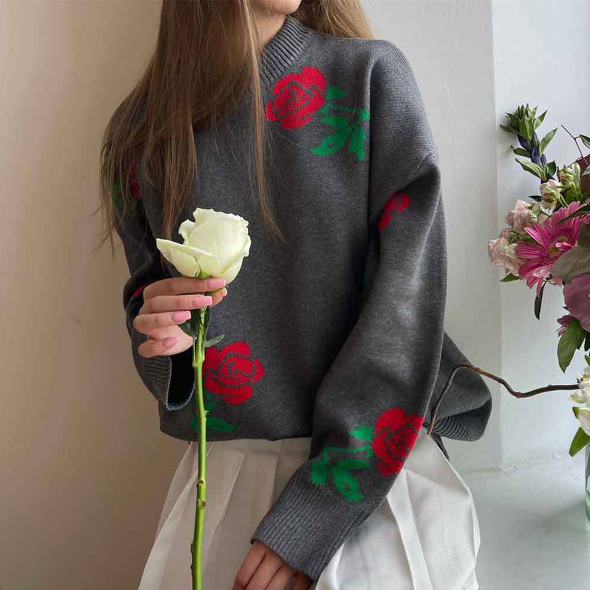 CREW-NECK ROSE JACQUARD LOOSE KNIT SWEATER
