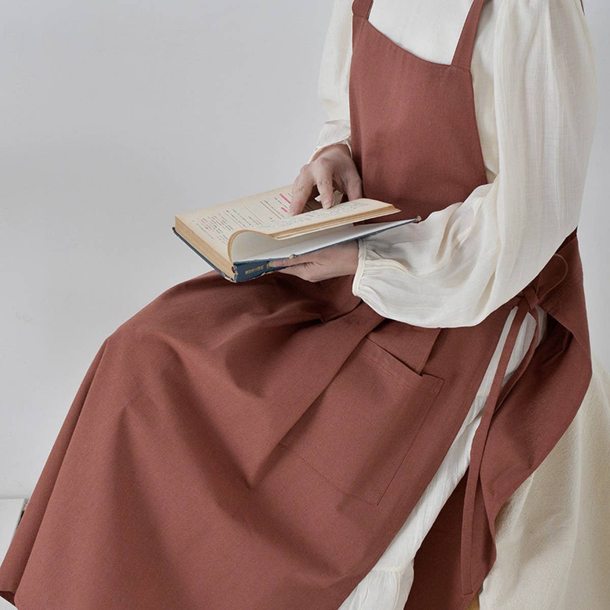 Cotton solid color adjustable Aprons with pockets