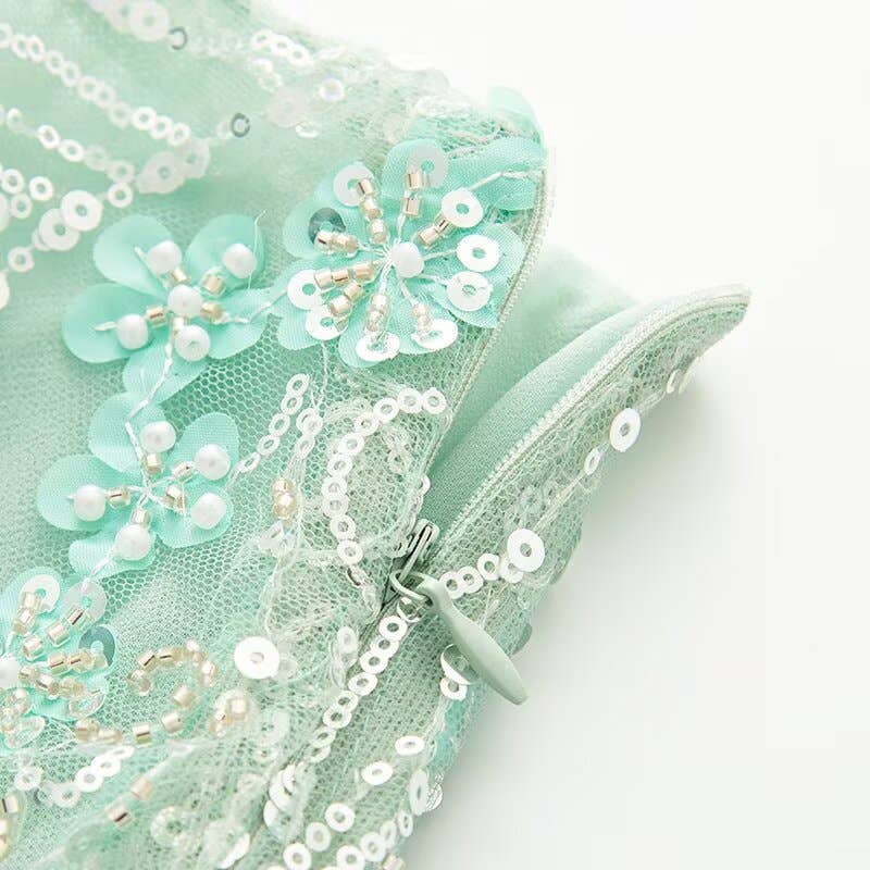 Body-wrapping three-dimensional sequined skirt