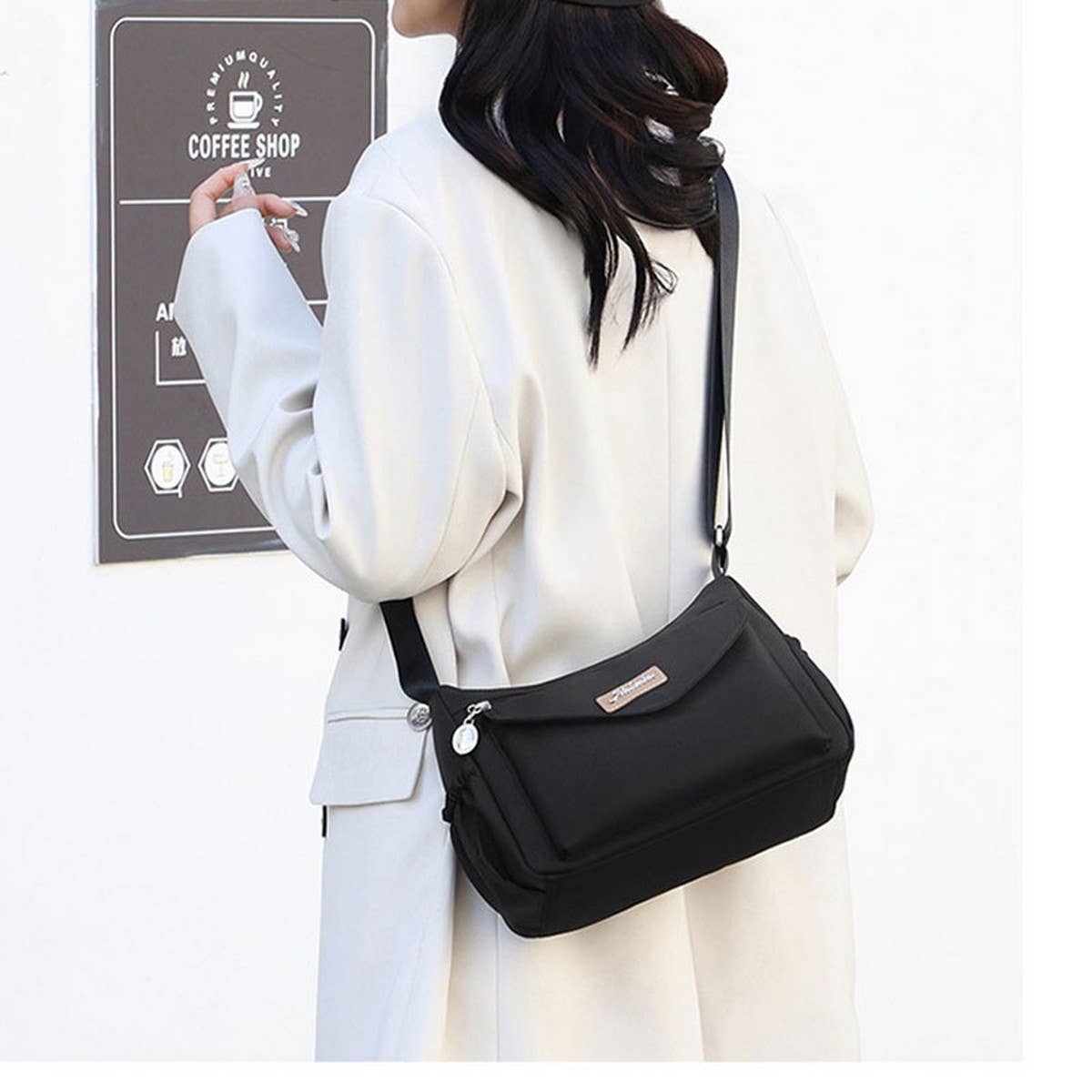 LARGE CAPACITY CASUAL NYLON SHOULDER BAG