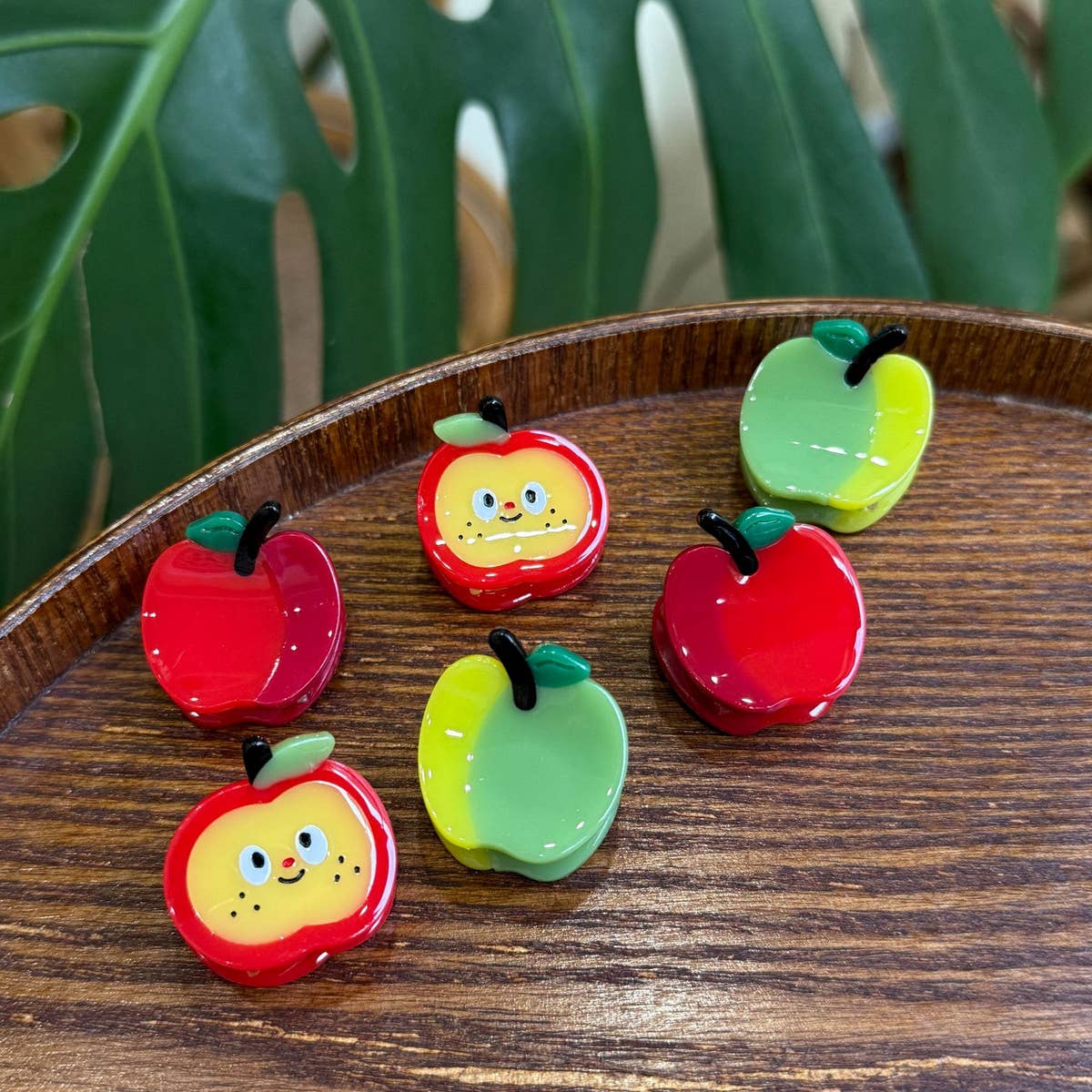 CWAHA4504_DOPAMINE HAIR CLIPPER APPLE HAIR CLIP