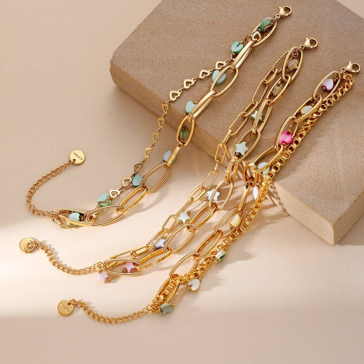 PAPERCLIP CHAIN MULTI-LAYERED HEART SHELL BRACELET_CWMM3734