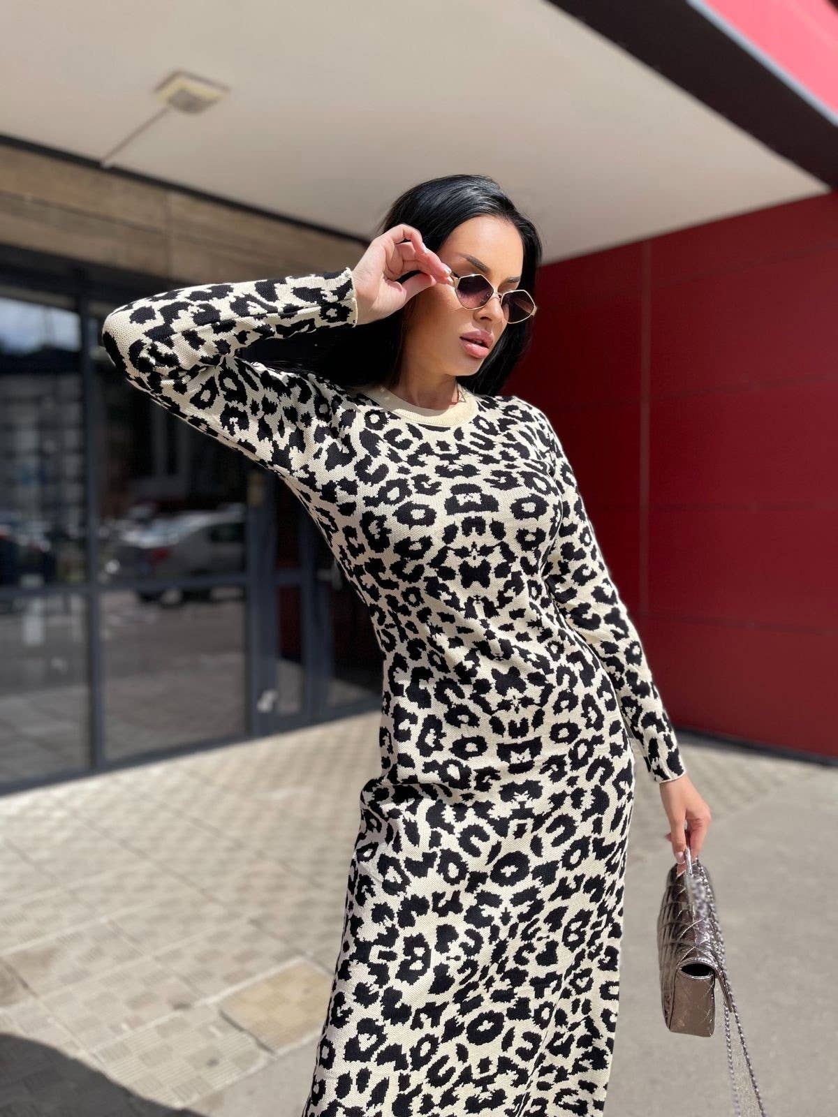 CREW-NECK LONG-SLEEVED LEOPARD PRINT KNIT DRESS