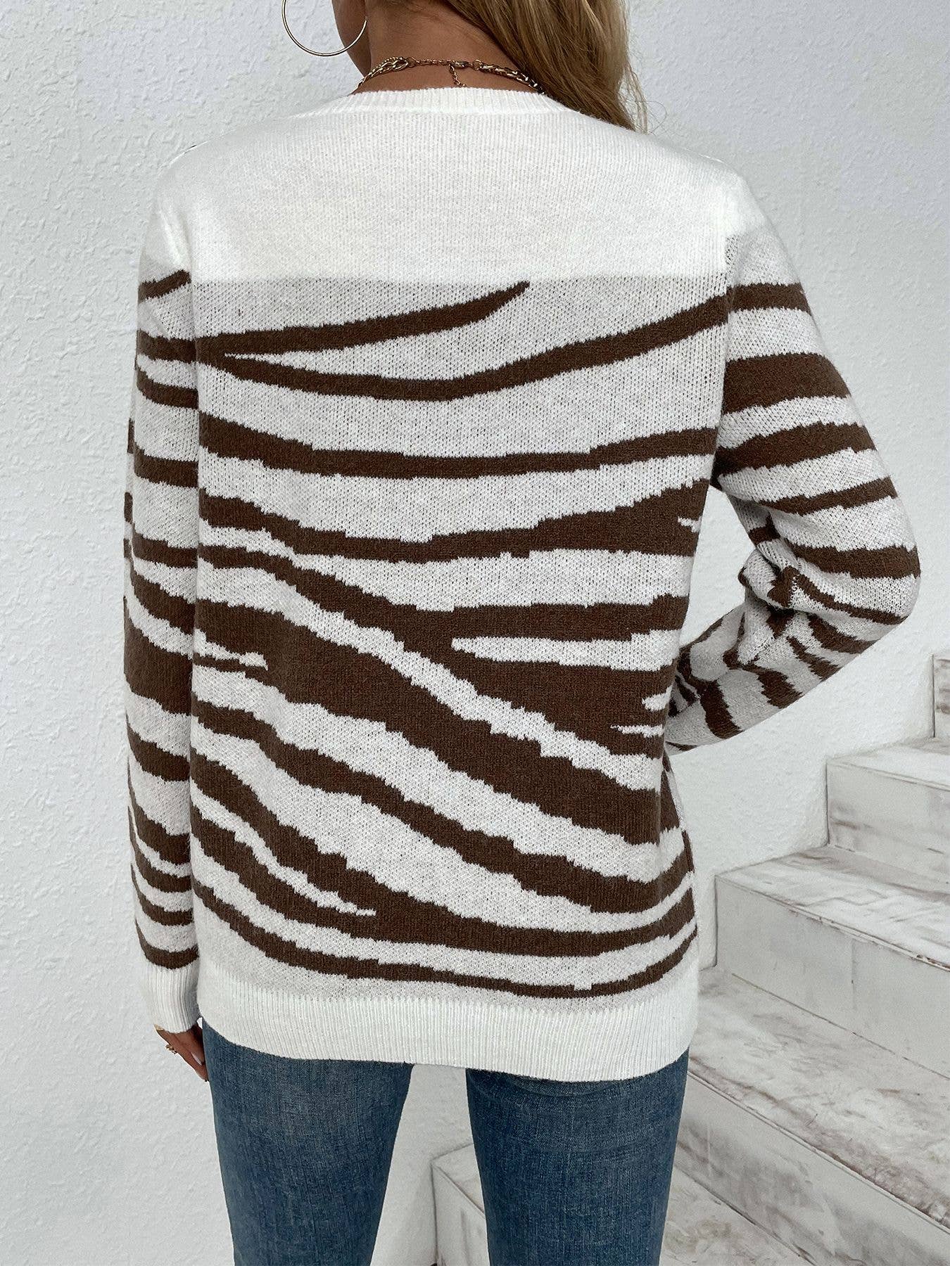 Color-blocking zebra-patterned  knitted sweater