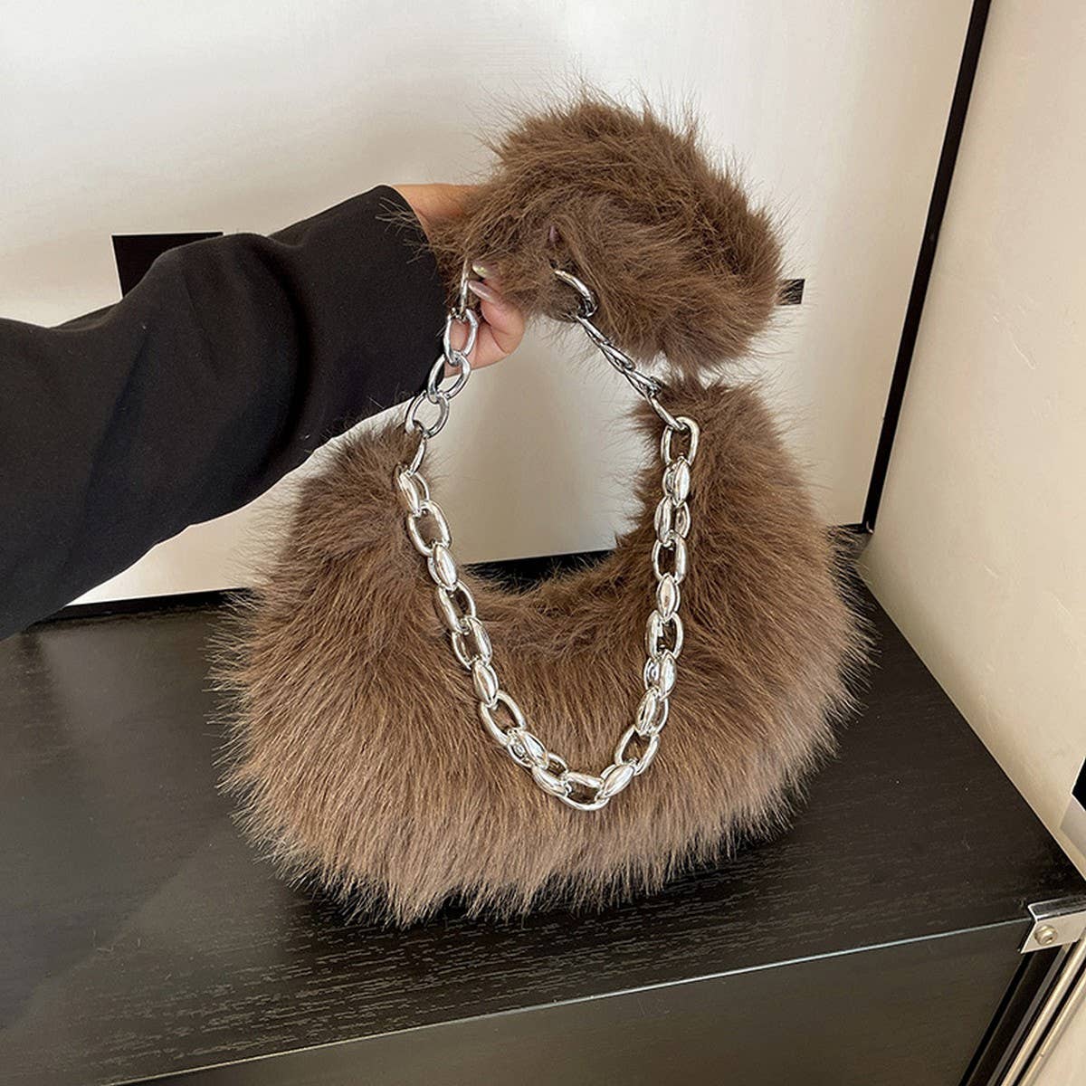 WINTER CHAIN HAND-HELD SHOULDER UNDERARM PLUSH BAG_CWAB3969