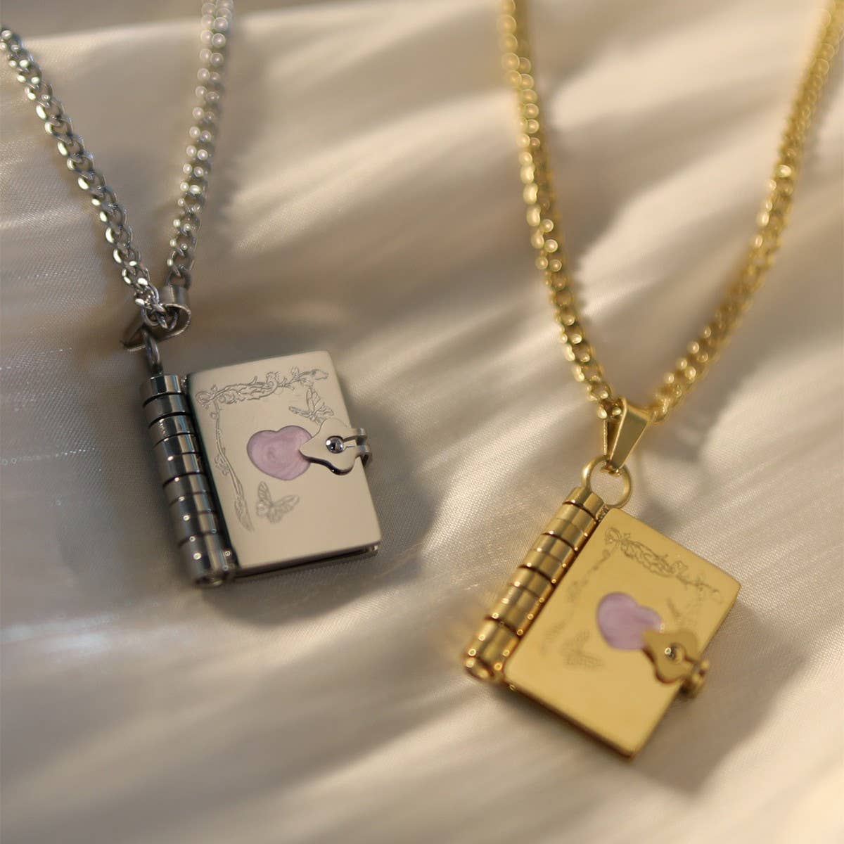 OPEN AND CLOSE BOOK LETTER NECKLACE_CWAJE1602