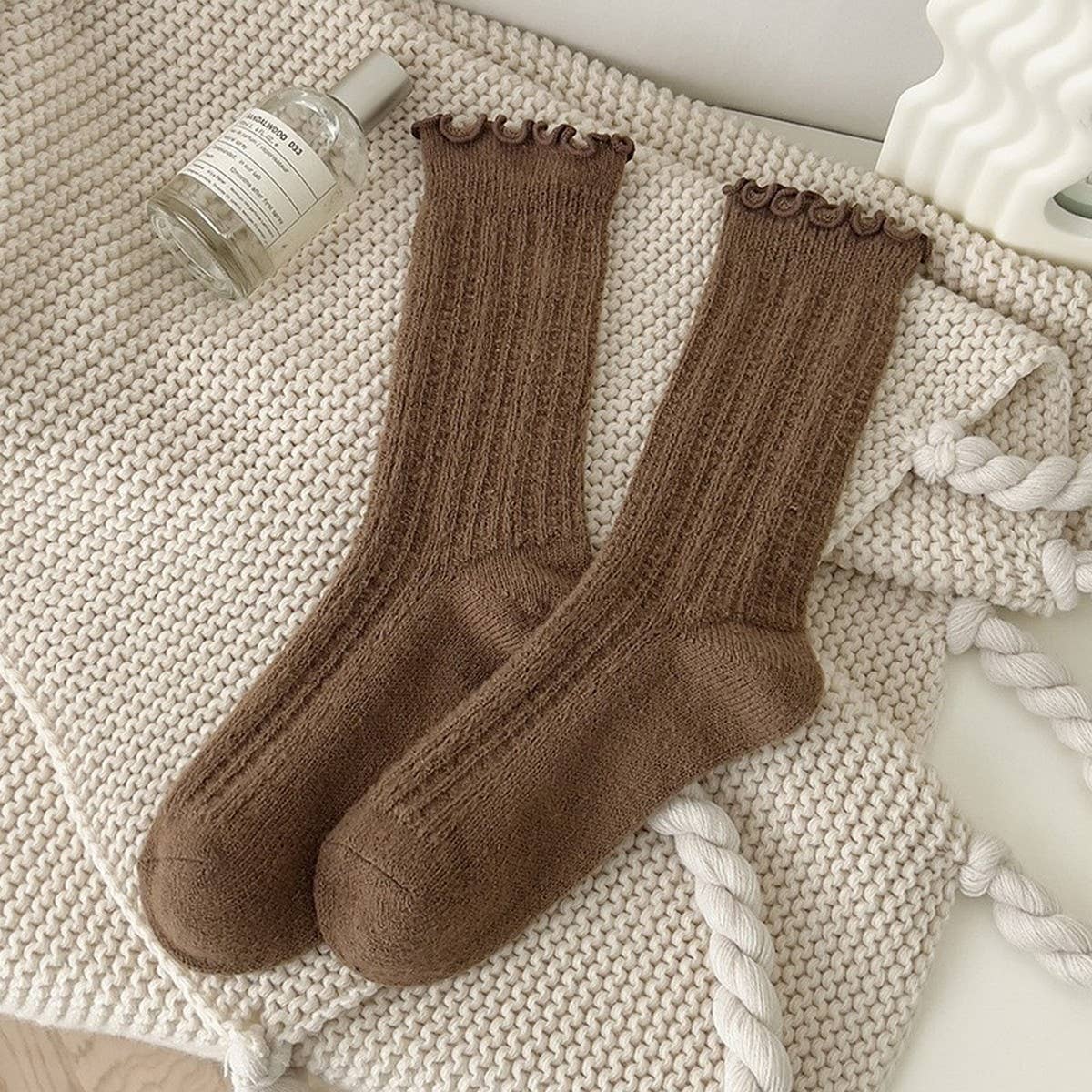 WARM SOLID COLOR RUFFLED CUTE MID-CALF SOCKS