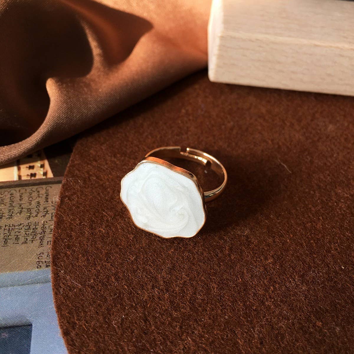 HONG KONG STYLE RETRO LUXURY RING
