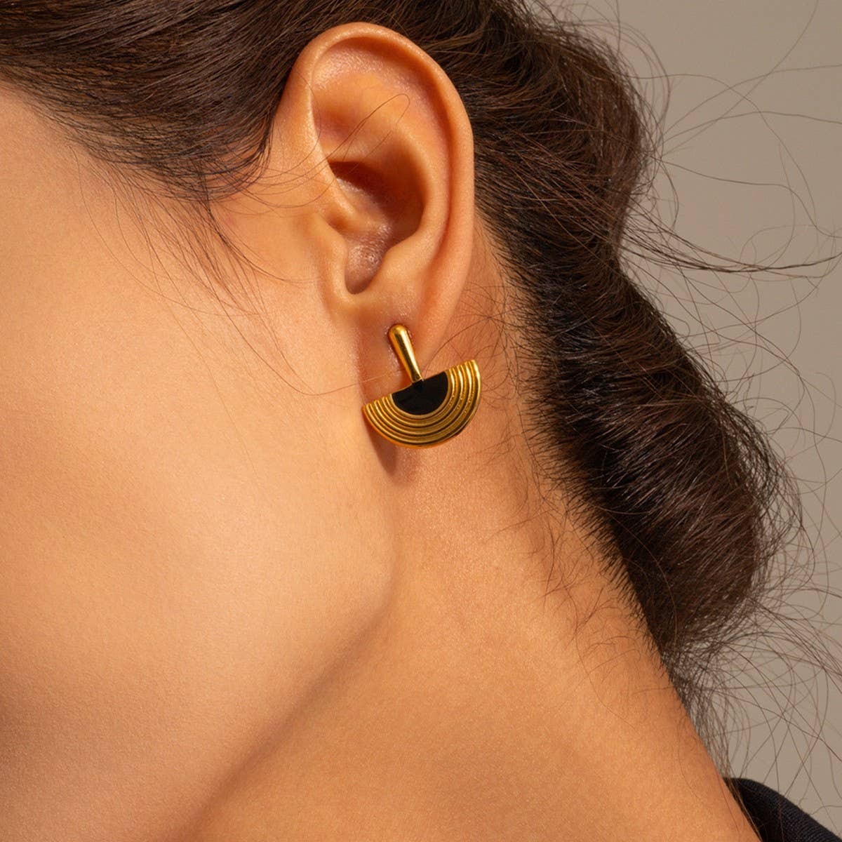 CLASSIC RETRO HALF DISC PATTERN EARRINGS