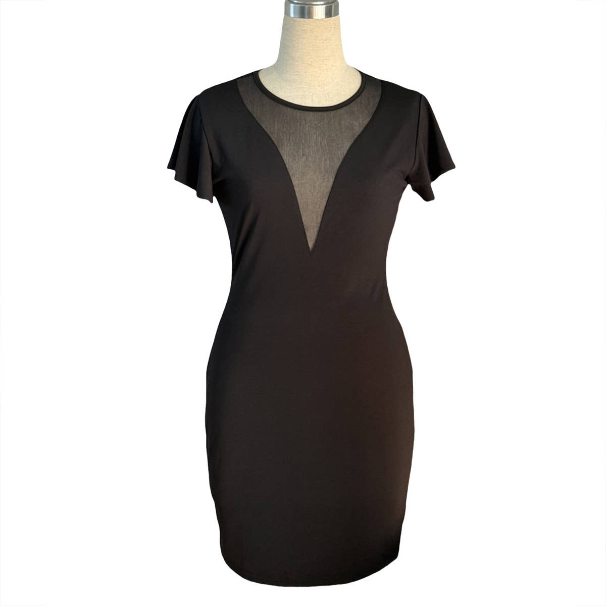 Elegant fitting solid-color round-neck dress