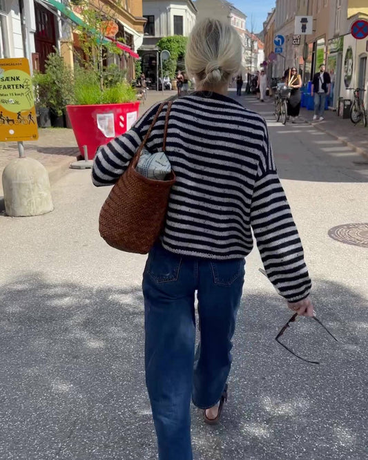 BLACKWHITE STRIPED LONG-SLEEVED CREW-NECK SWEATER