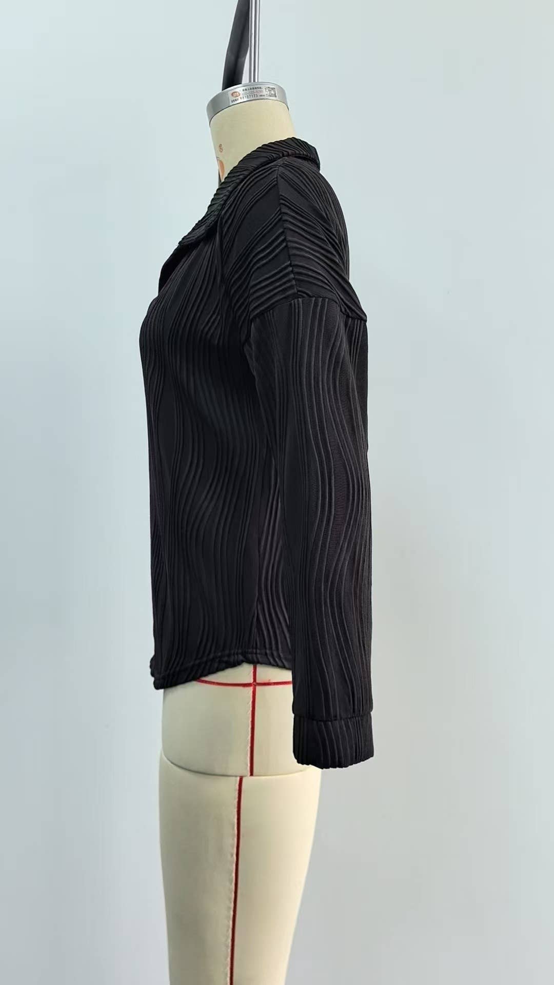 Fashionable lapel fitted long-sleeved top