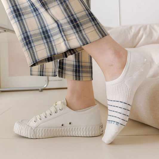 WHITE STRIPED WAIST WICKING HIDDEN SOCKS