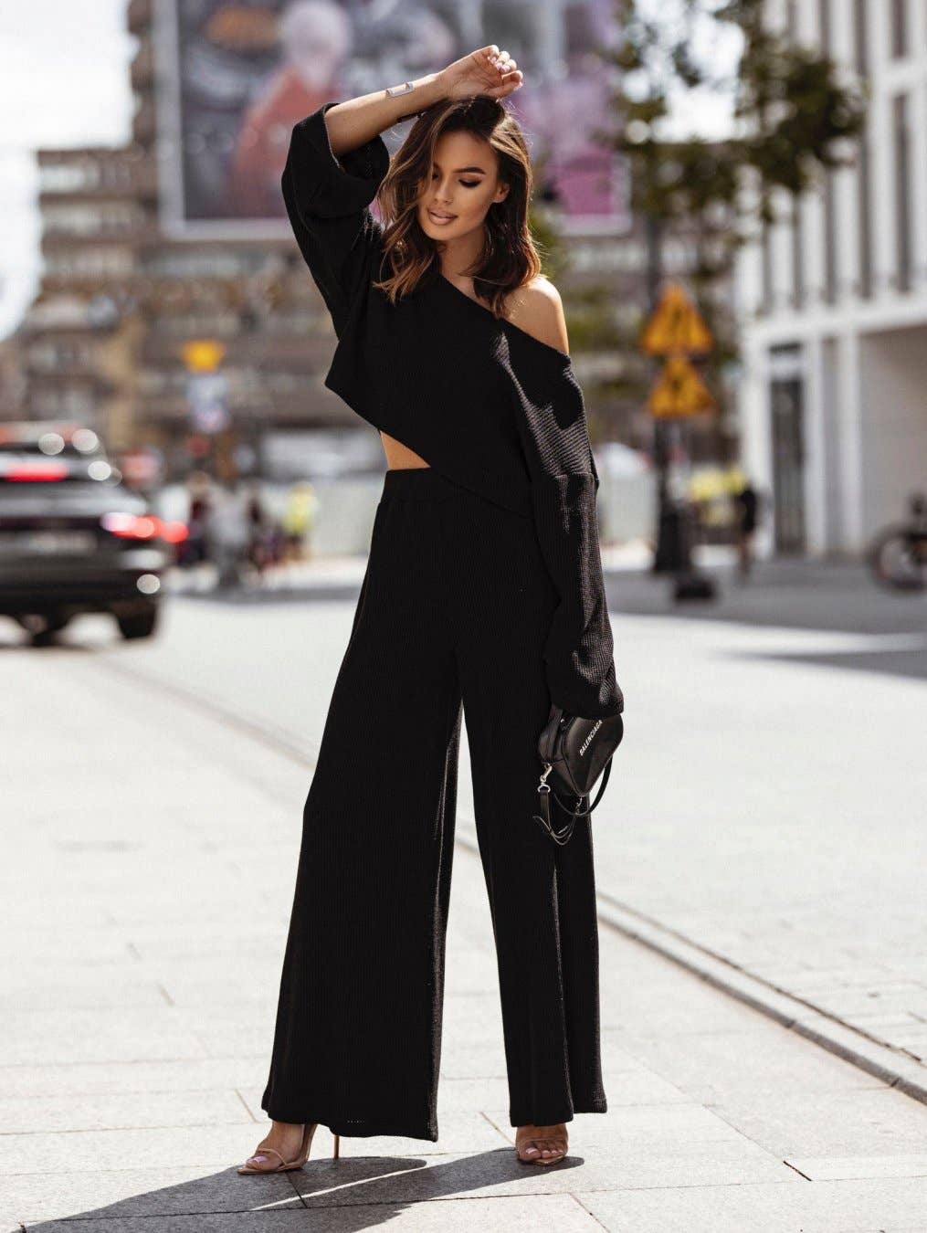 Comfortable off-the-shoulder solid color suit