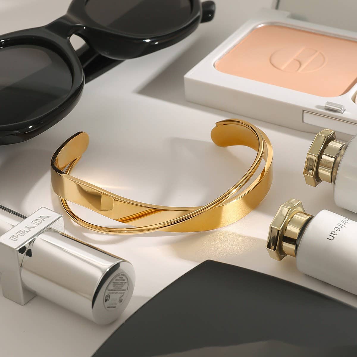 Chic 18K Gold Open Bangle with Cross Design_CWAJE4663