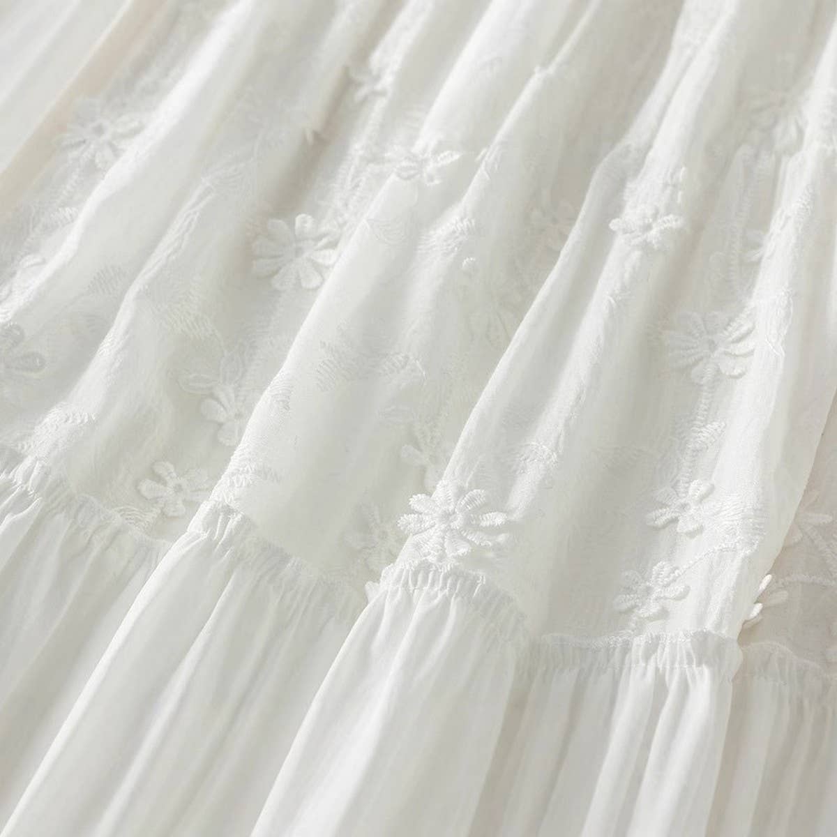 Paneled Cake A-Line Pleated Skirt with Flowing Hem_CWBMS0355