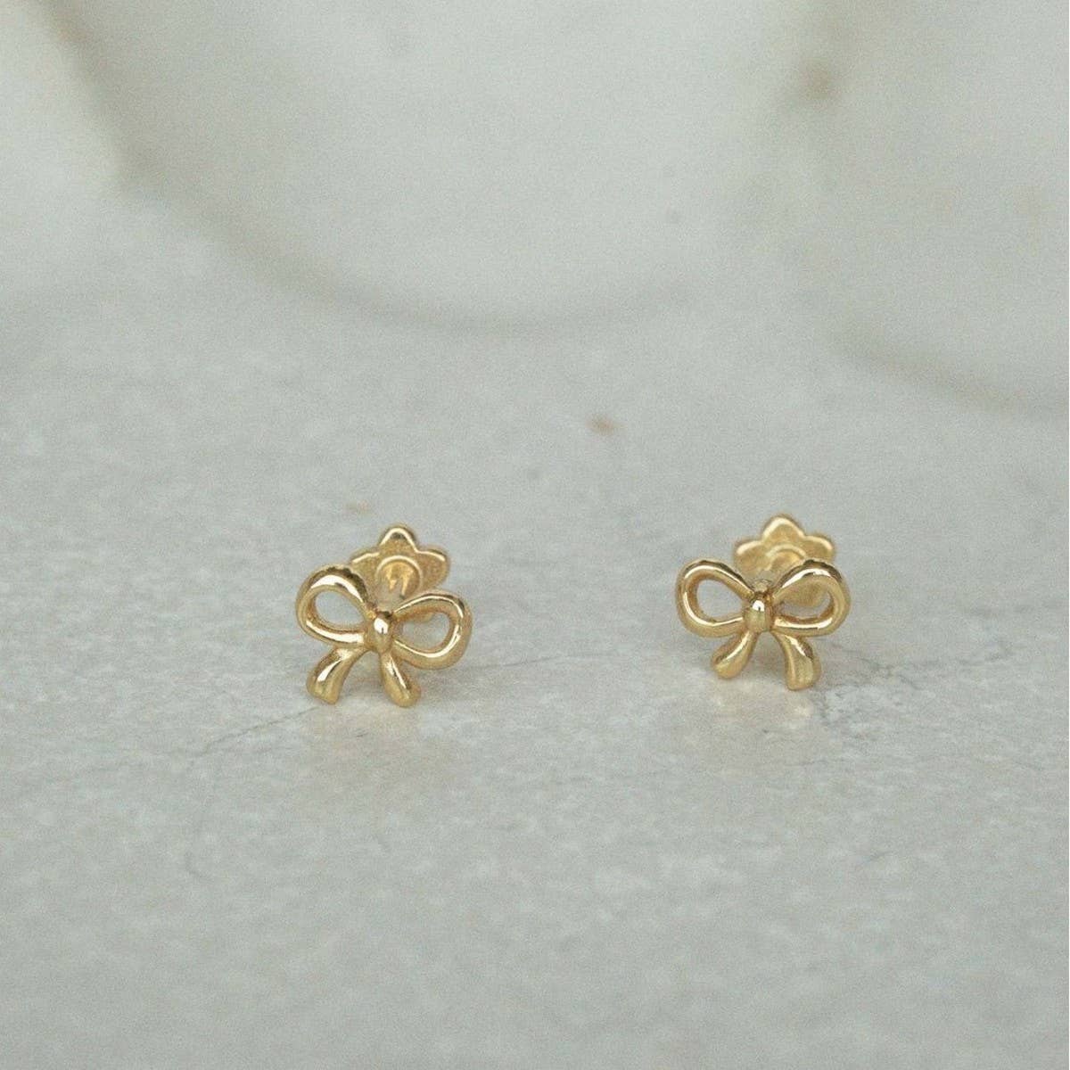 Simple and versatile heart-shaped bow earrings