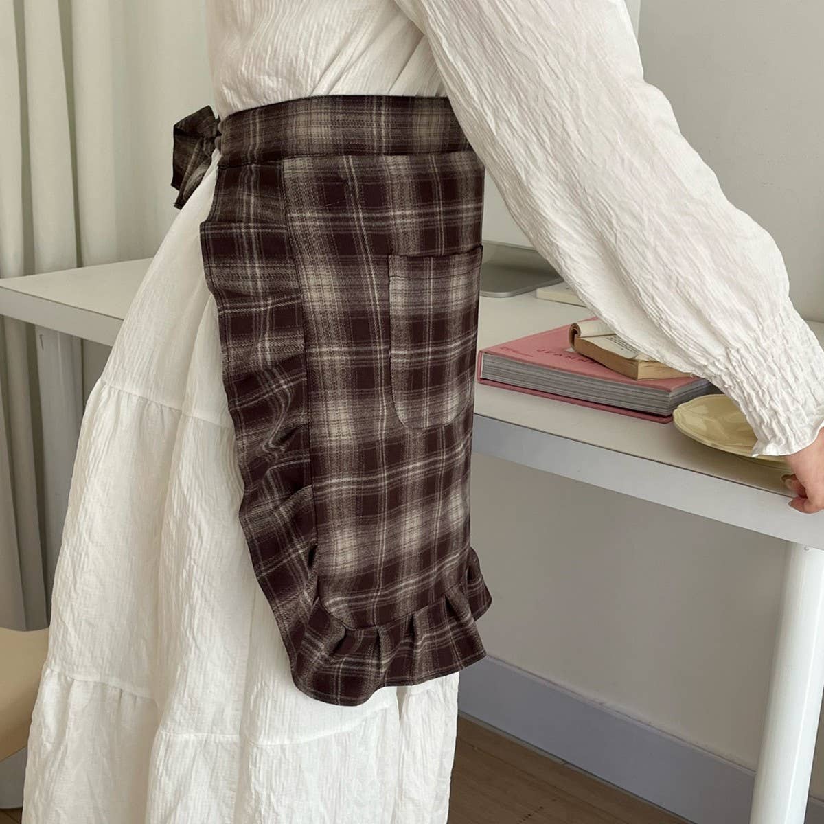 HALF-BODY FALLEN LEAVES PLAID APRON