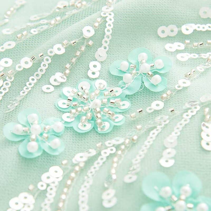 Body-wrapping three-dimensional sequined skirt