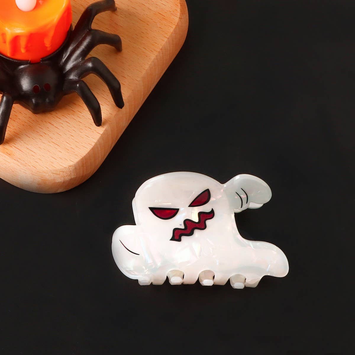 CWAHA1613_HALLOWEEN WHITE GHOST CARTOON EMOJI HAIR CLAW CLIP