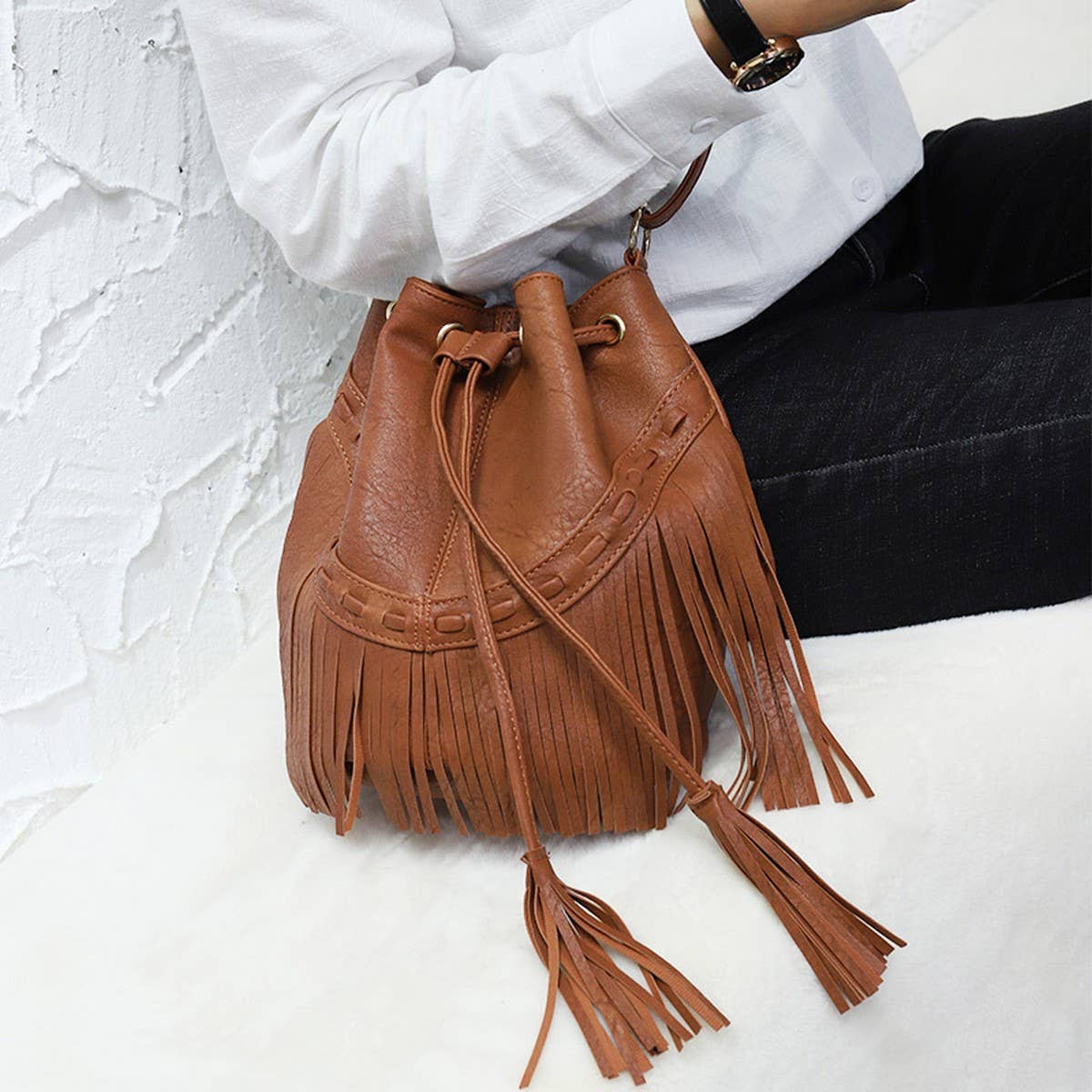 CWAB4539_DRAWSTRING HANDMADE TASSEL BUCKET SHOULDER BAG