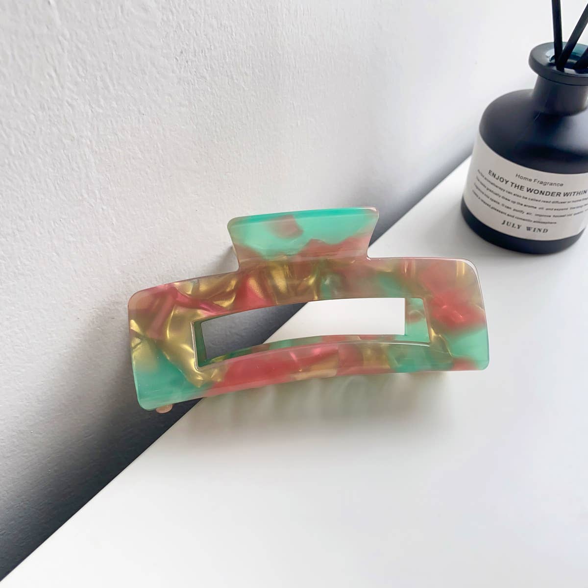Retro and high-end acetate leopard hair clippers