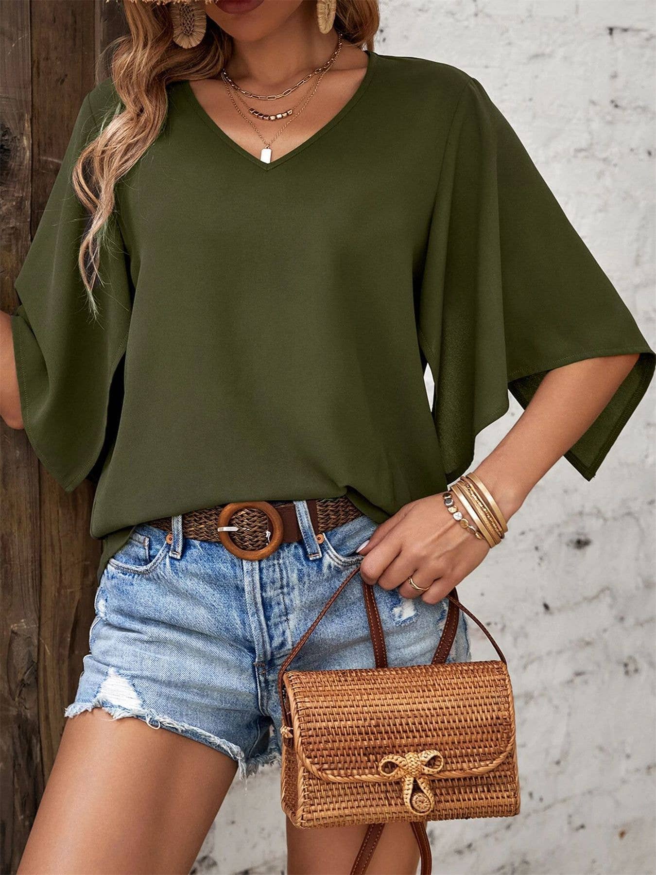Fashionable solid-color V-neck bat-sleeve top