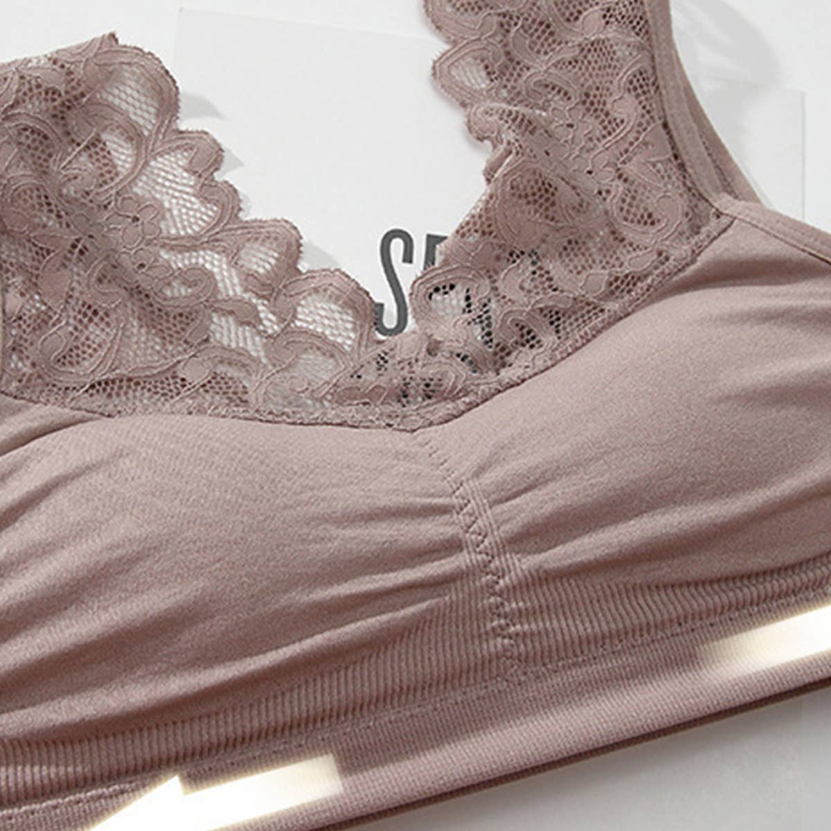 WOMEN PLUS-SIZE LACE BRA WITH BEAUTIFUL BACK