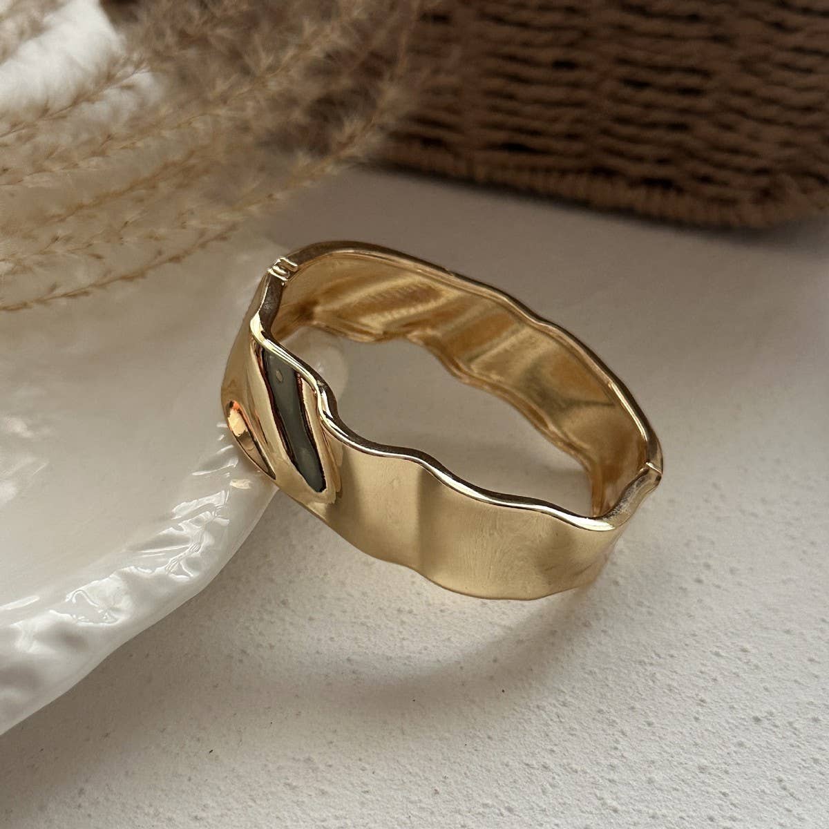 IRREGULAR HIGH-END OPEN NICHE METAL BRACELET