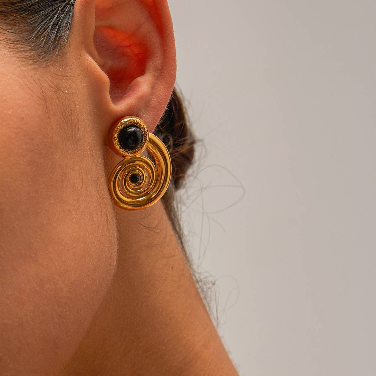 18K GOLD STAINLESS STEEL SPIRAL HOOP EARRINGS_CWASC1658