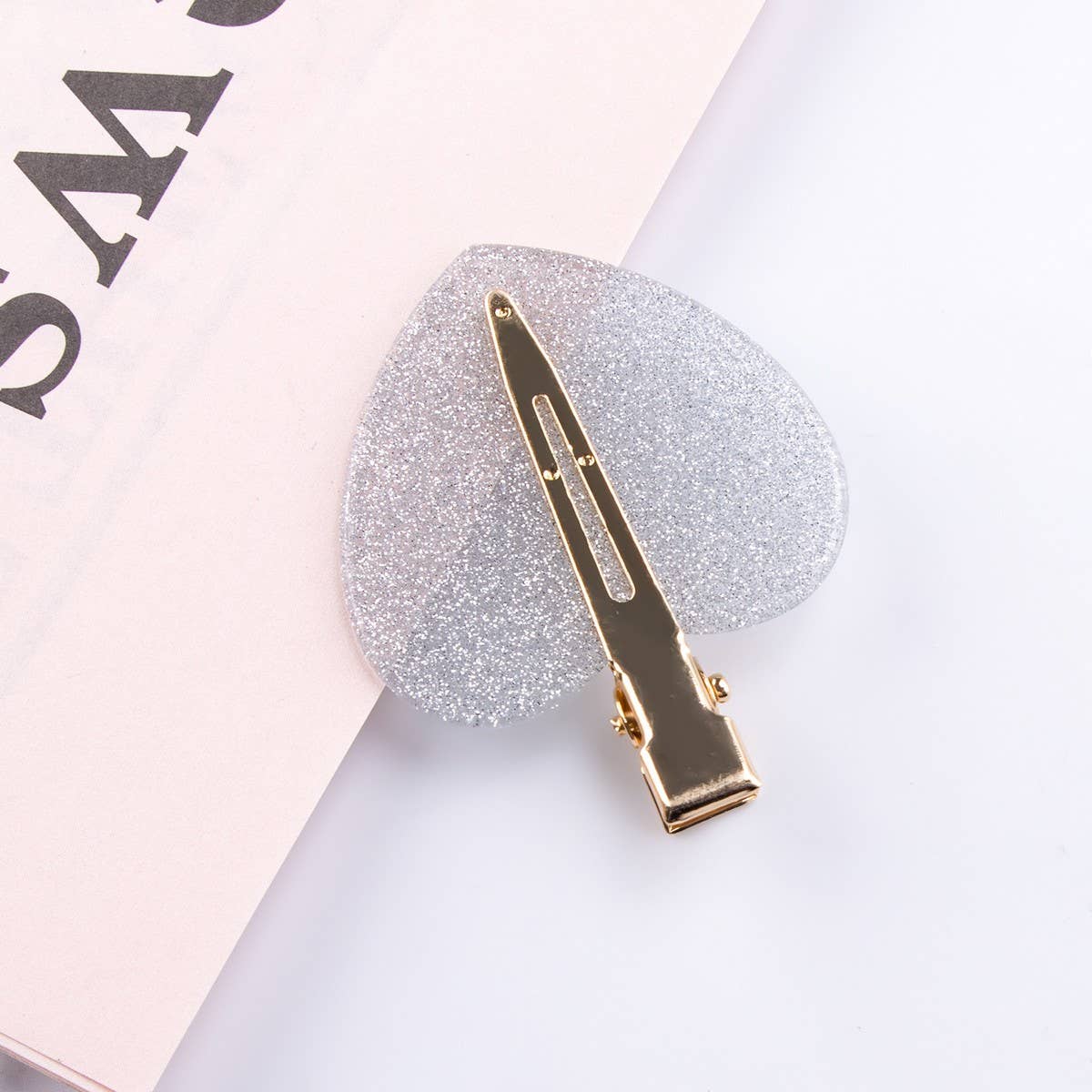 CWAHA1247_AMERICAN FLAG HEART SHAPED HAIR CLIPS