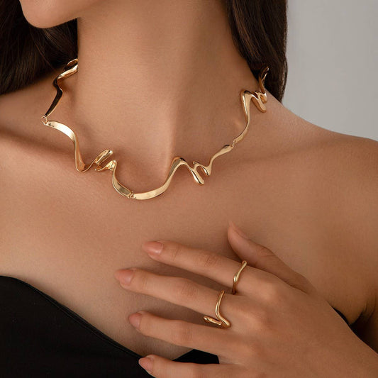 COOL GEOMETRIC TWISTED DESIGN NECKLACE