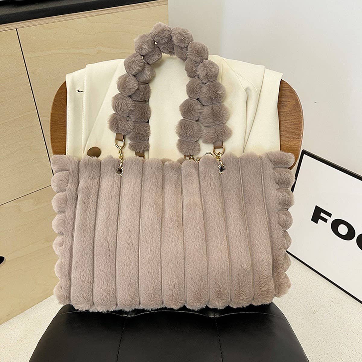 WINTER FASHIONABLE ALL-MATCH FUR BALL SHOULDER BAG_CWAB3986